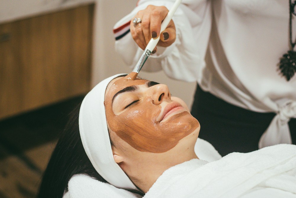 Relaxing facial beauty treatment